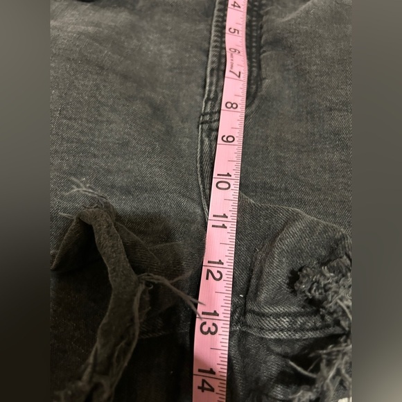 Old Navy  High Rise Sky Hi A-Line Black Denim
Cutoff Shorts Size 14. GUC - Picture 8 of 10